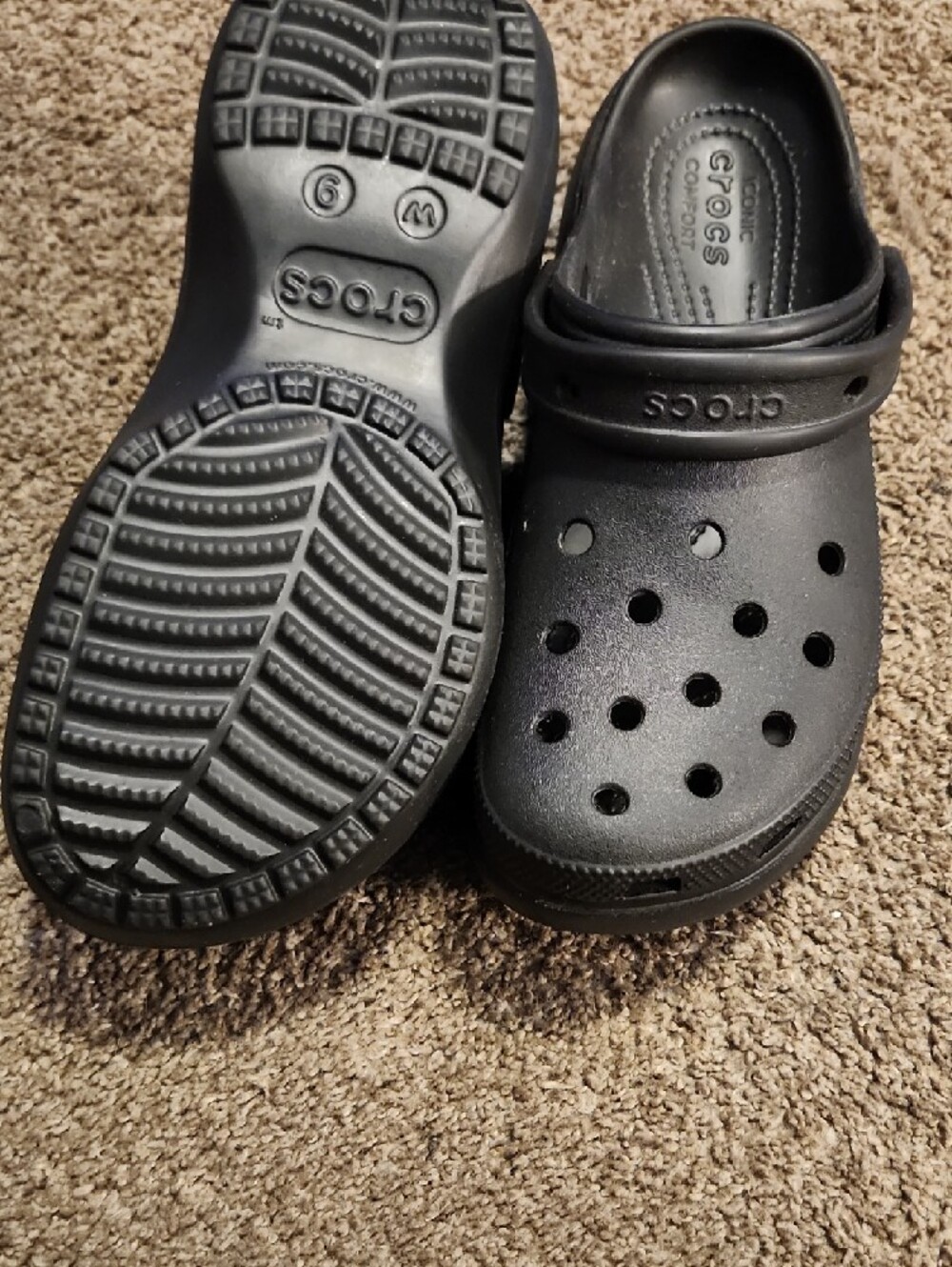 CROCS Classic Clog in Black - Picture 4 of 7